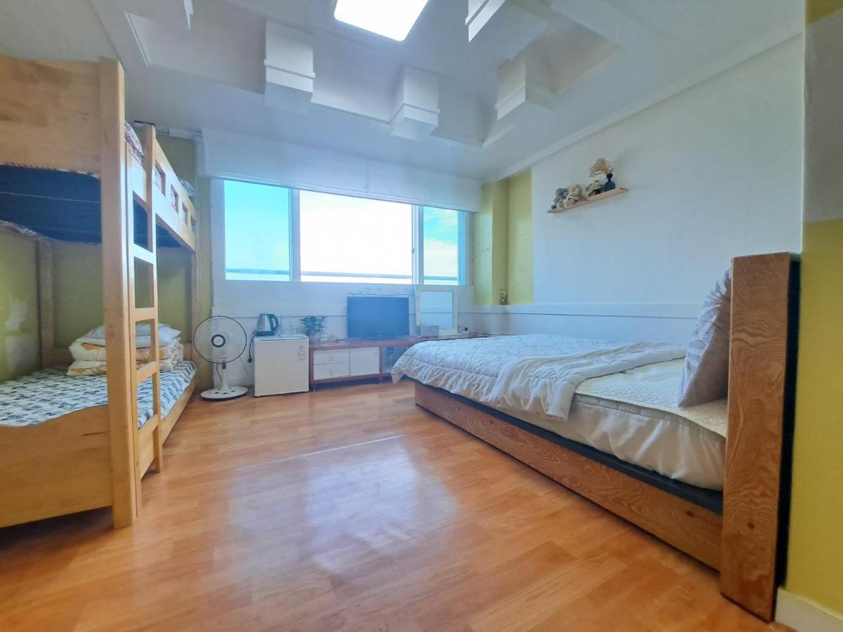 Nice View Guesthouse Seogwipo Exterior photo